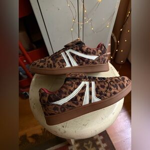 Steve Madden Madrid Sneaker 🐆